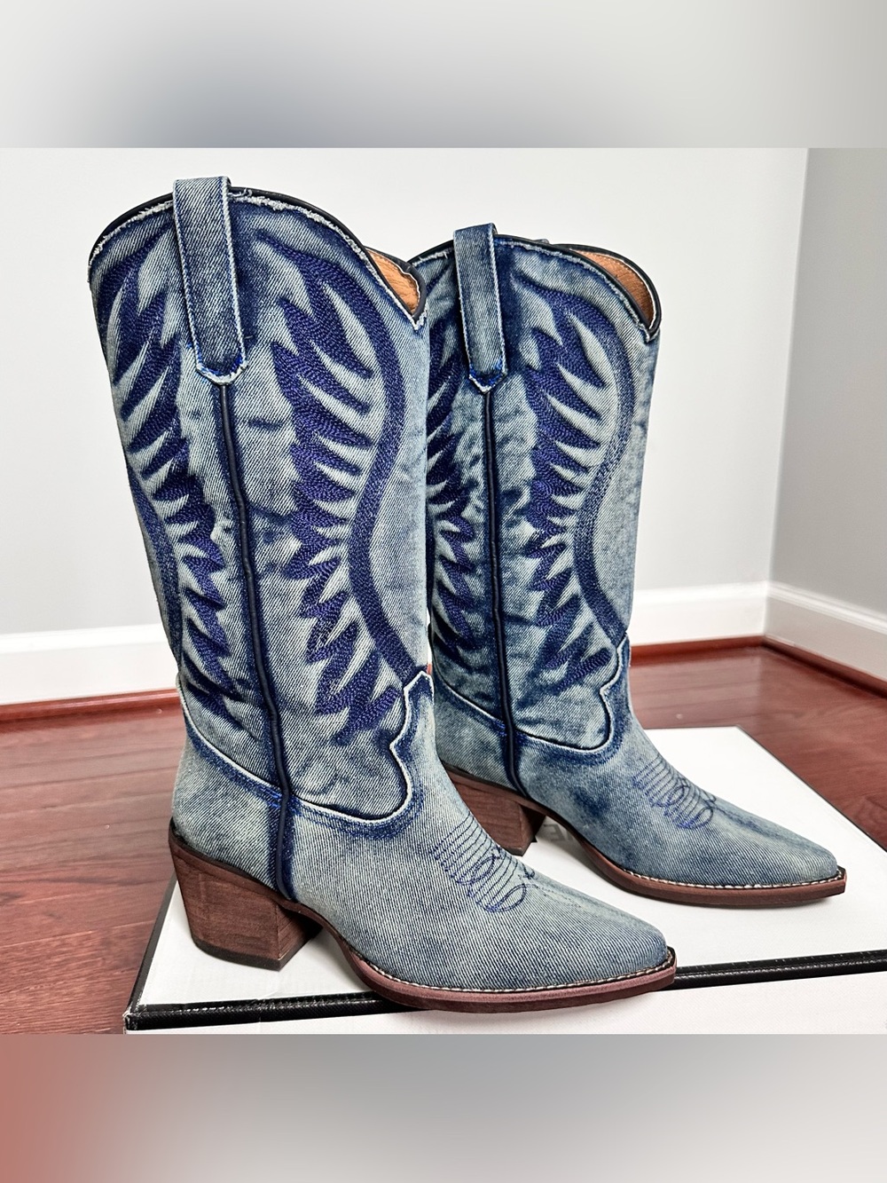 NEW Steve Madden Albany Denim Fab Embroidered Western Cowboy Boots Acid Wash - Picture 2 of 12
